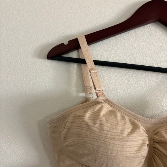 Kindred Bravely Sublime® Hands-Free Pumping & Nursing Bra Beige Tan Size Medium - Picture 6 of 9